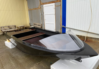 Лодка Киммерия 400R с лобовым стеклом (козырьком)